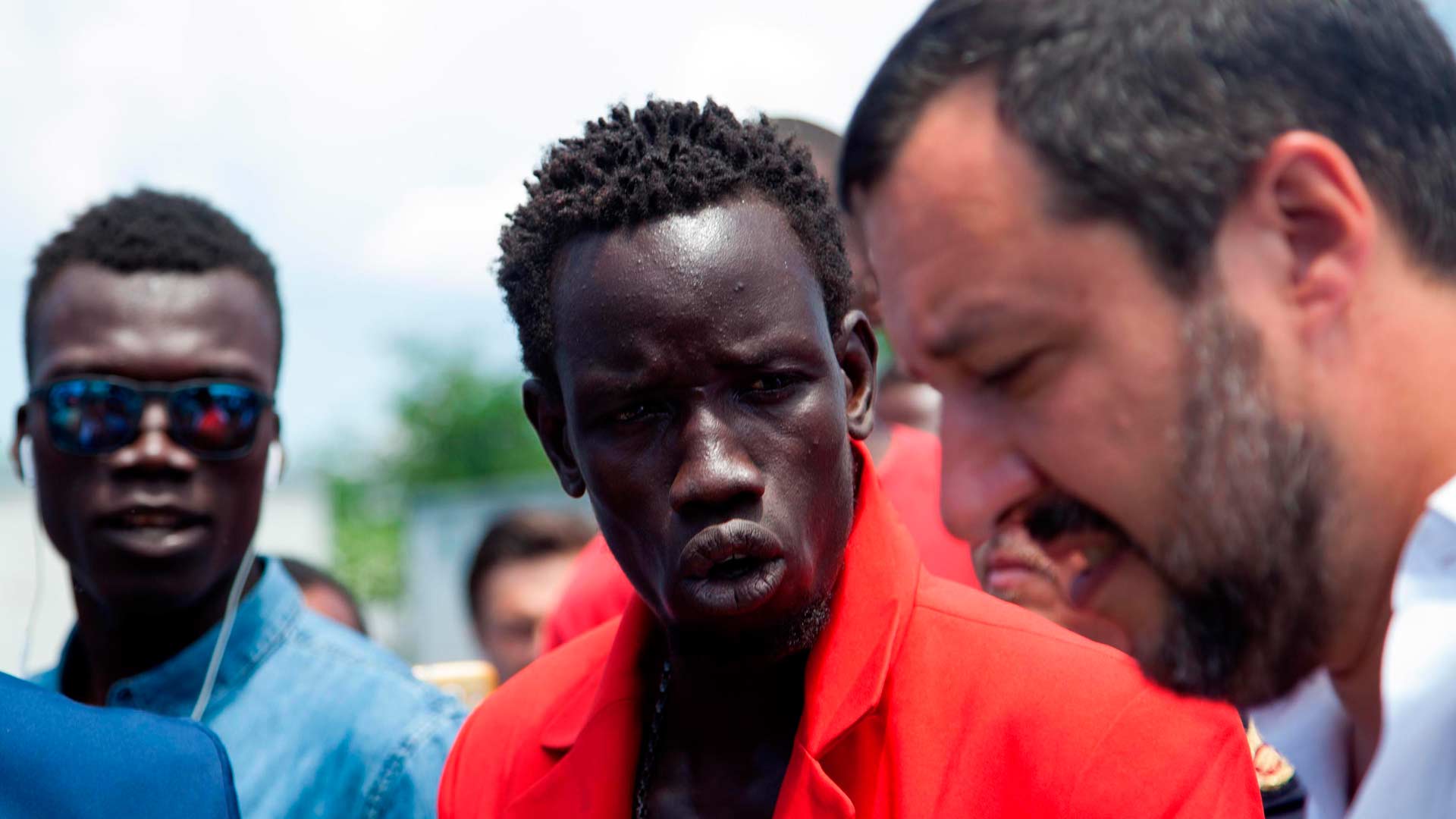 Italia se niega a acoger a un barco con 450 inmigrantes a bordo