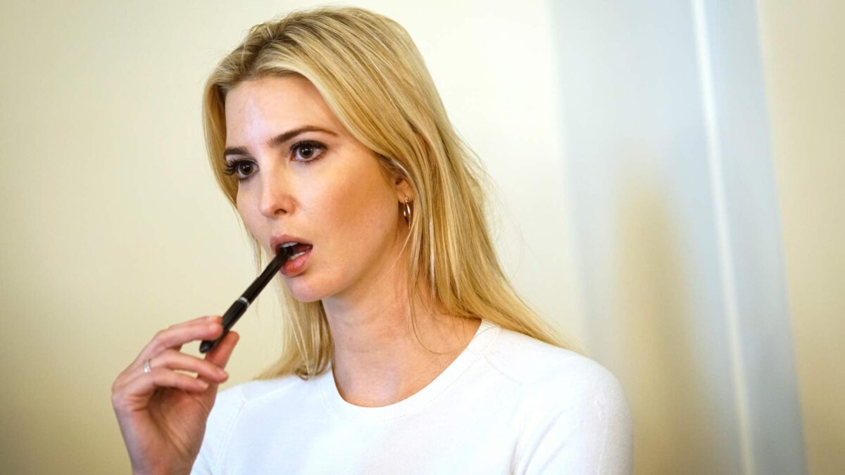 Ivanka Trump anuncia el cierre de su marca de ropa para trabajar para su padre