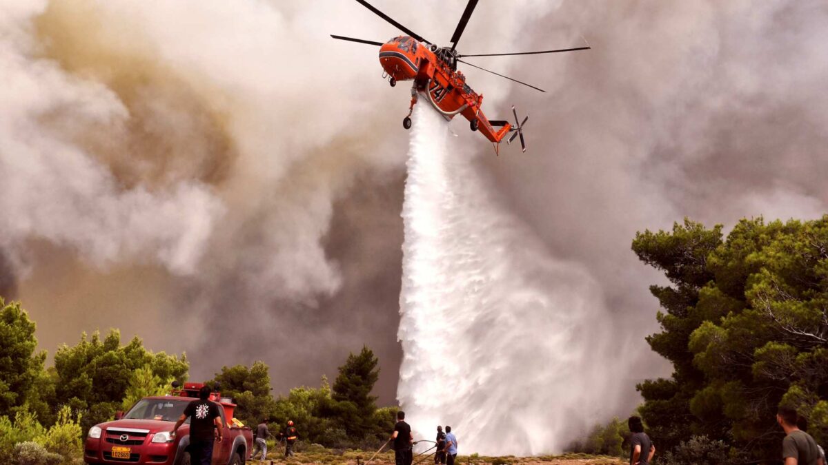 Jornada de duelo en Grecia por los devastadores incendios que dejan más de 70 muertos