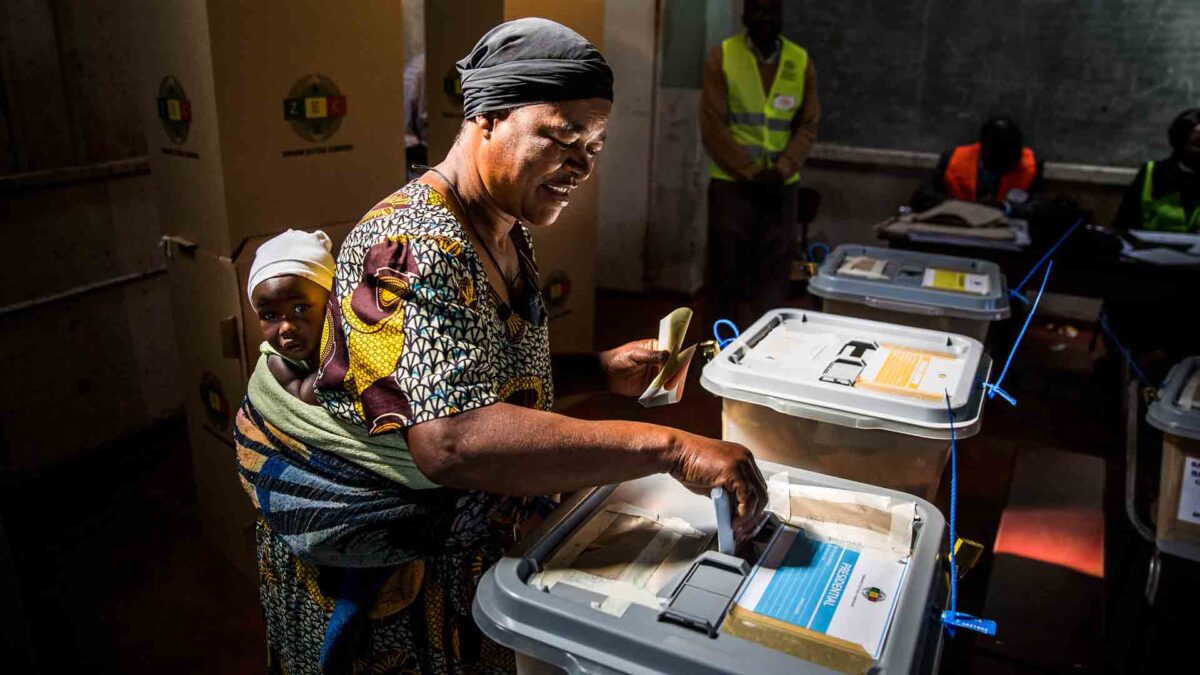 Las primeras elecciones en Zimbabue sin Mugabe, marcadas por una alta participación