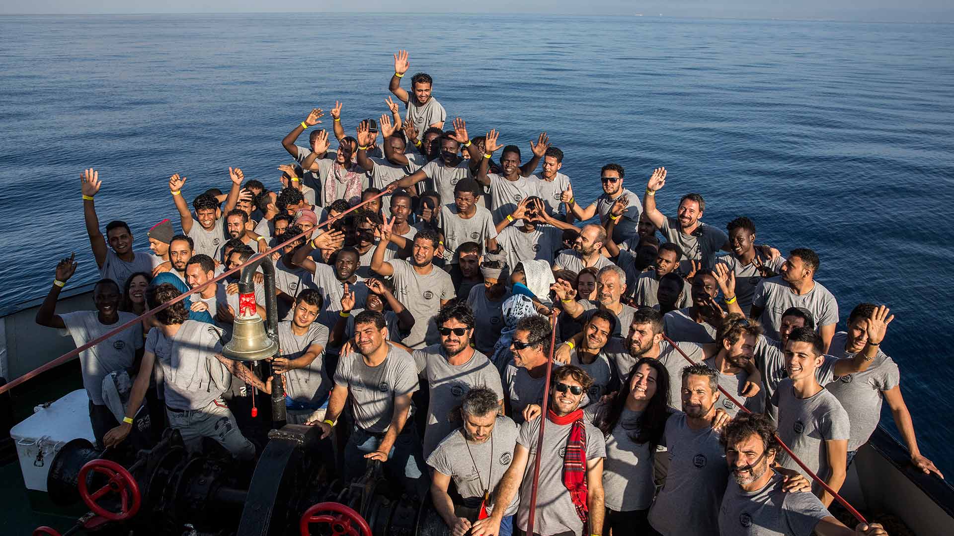 Los 60 migrantes rescatados por Proactiva Open Arms llegan a Barcelona