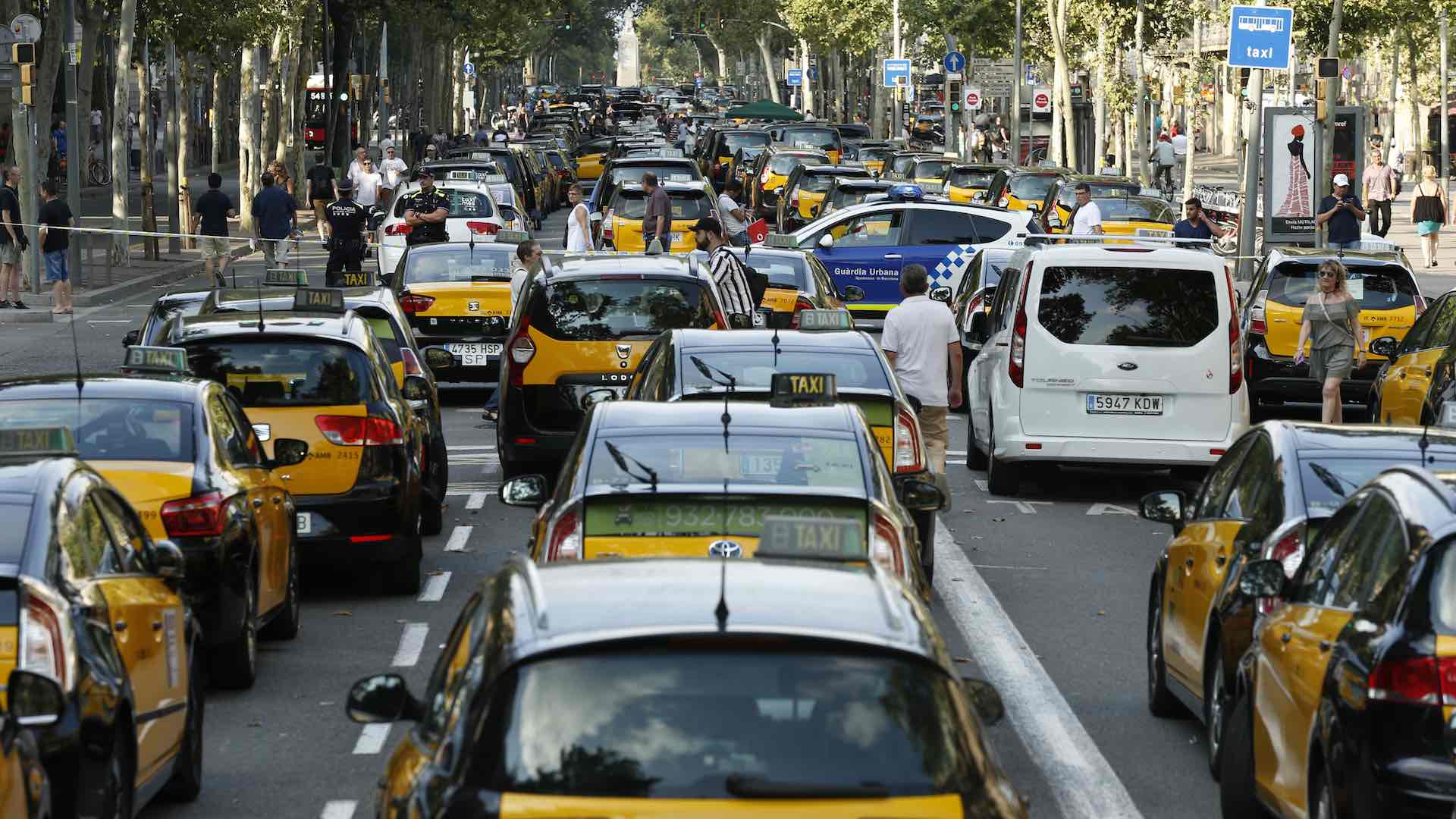 La huelga de taxistas contra Uber y Cabify se extiende a otras ciudades españolas