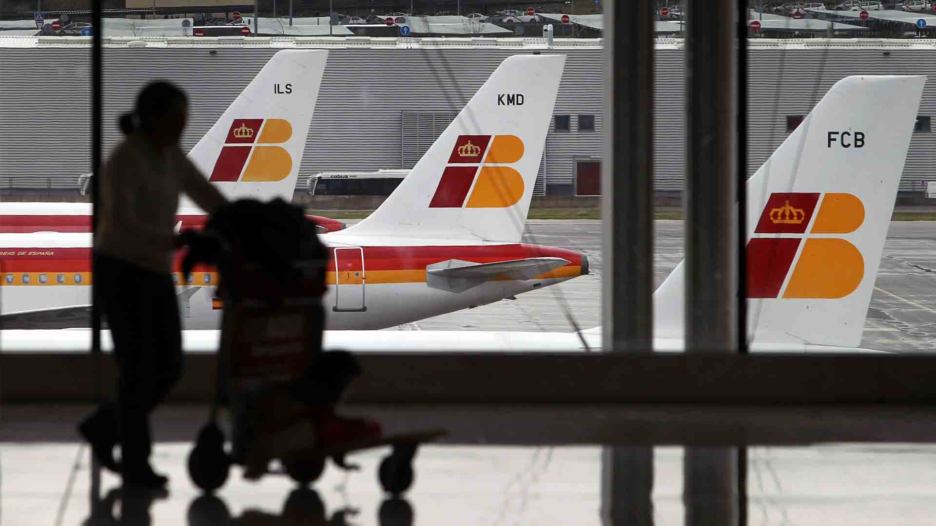 Sindicatos de trabajadores de aeropuertos españoles amenazan con paros en agosto