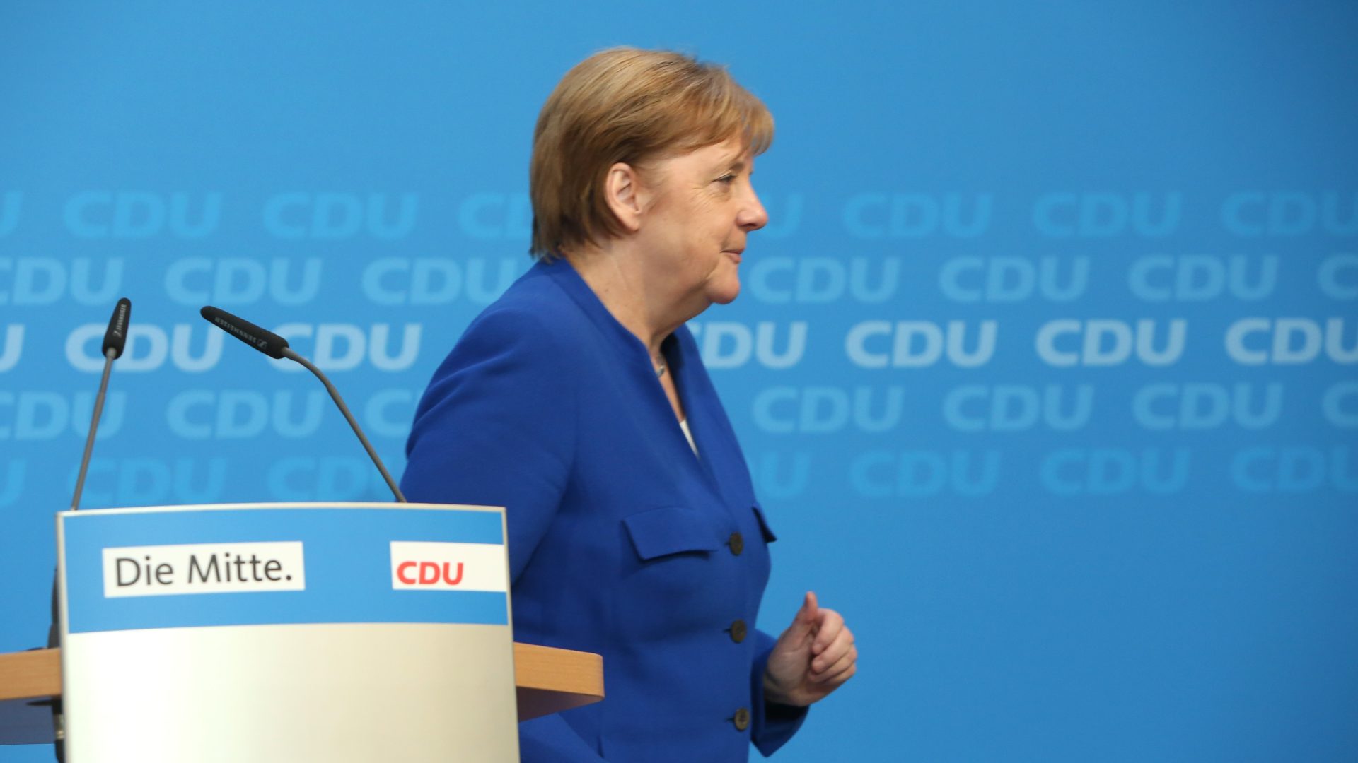 Merkel acepta endurecer la política migratoria para salvar su Gobierno