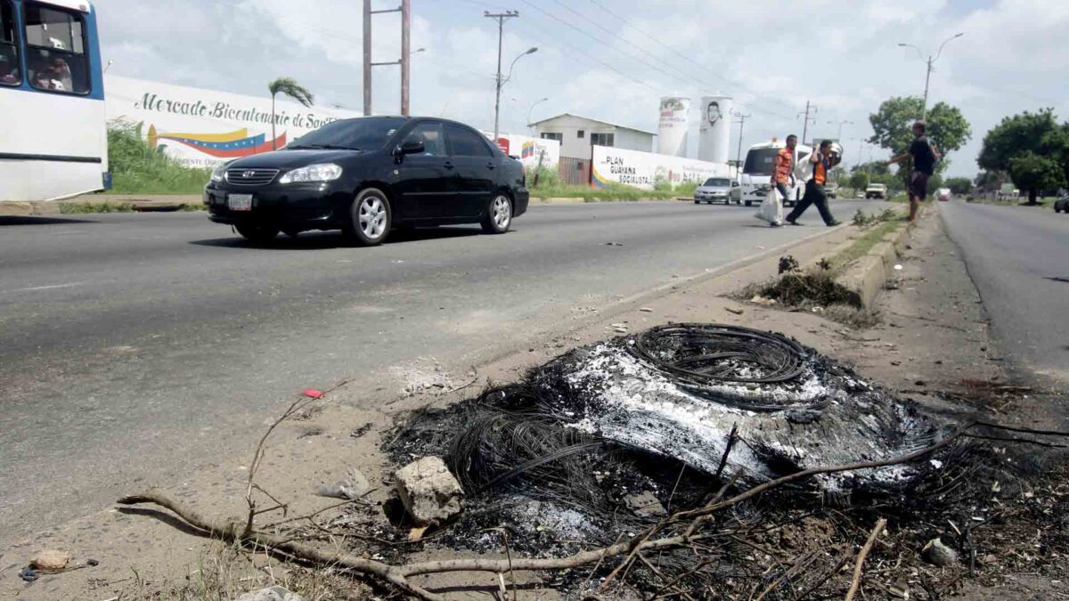 Muere un menor de 13 años en Venezuela durante las protestas por falta de agua y luz