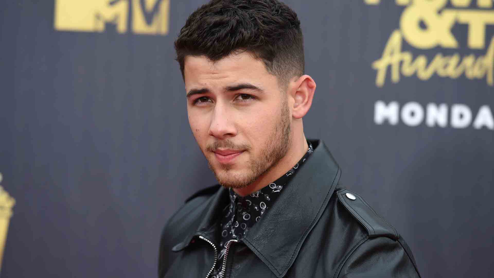 Nick Jonas se compromete con una estrella de Bollywood 11 años mayor que él