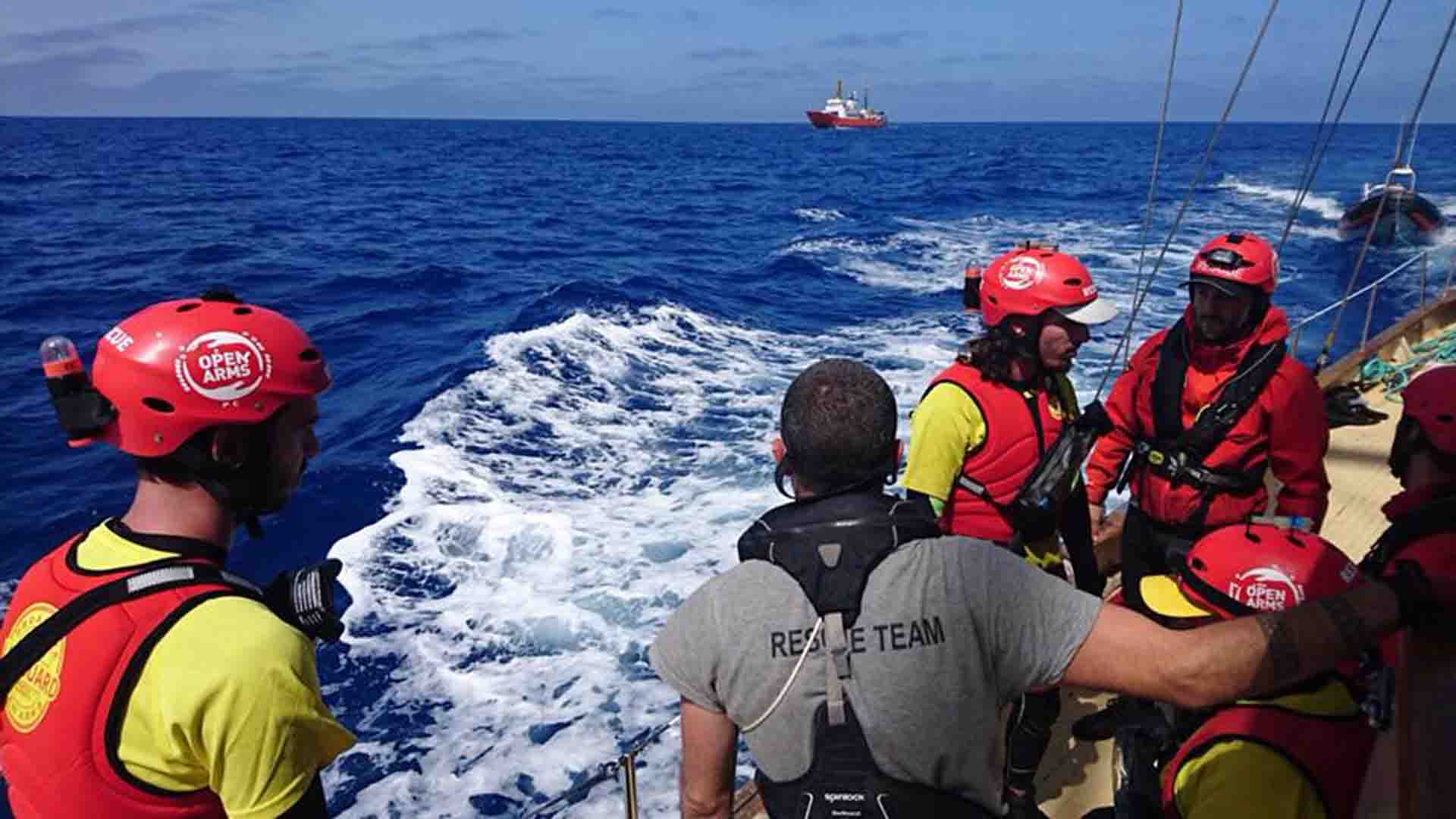 Open Arms pide a España un puerto para desembarcar a una superviviente y dos muertos