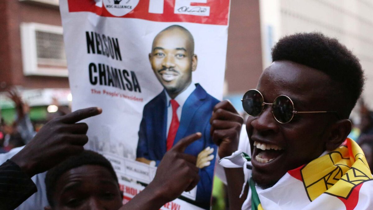 La oposición en Zimbabue reivindica una victoria electoral y el Gobierno la amenaza con prisión