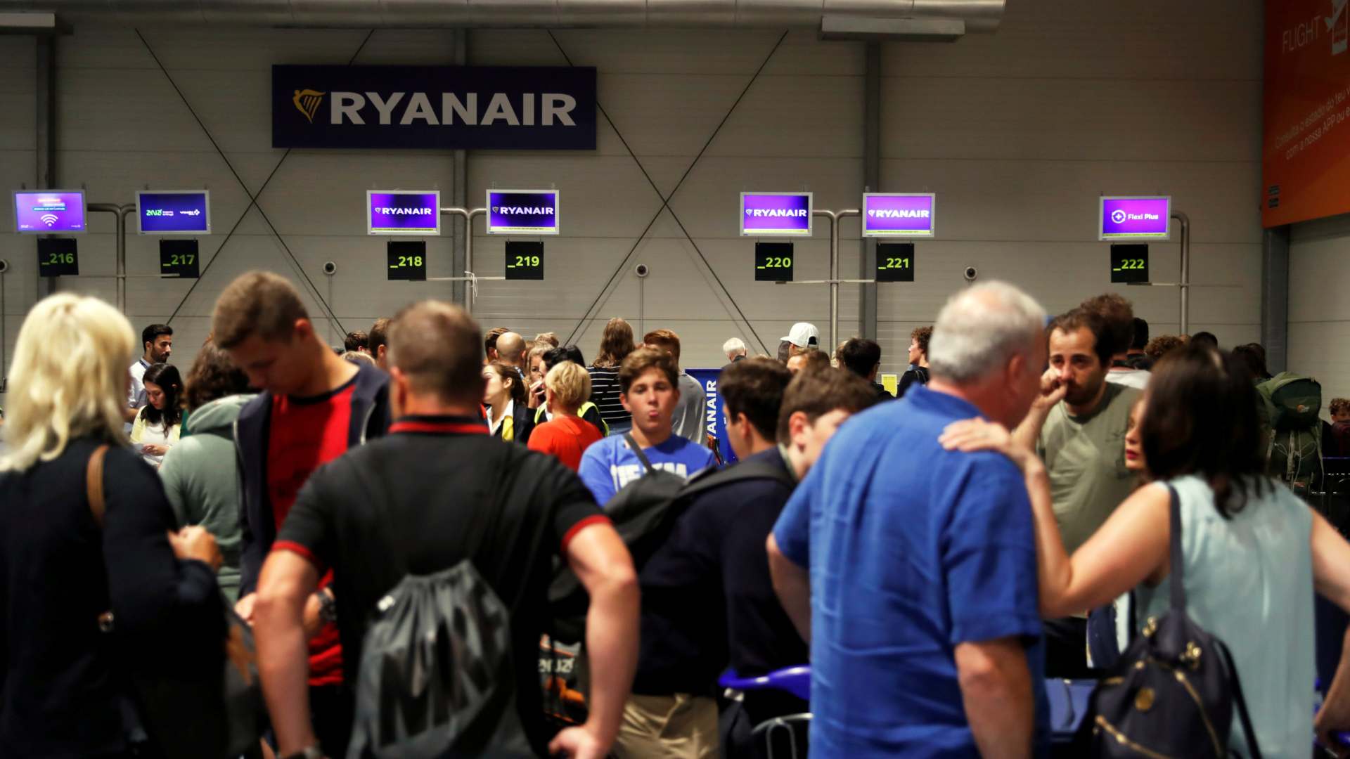 Ryanair pide disculpas y dice que los vuelos programados operan con normalidad