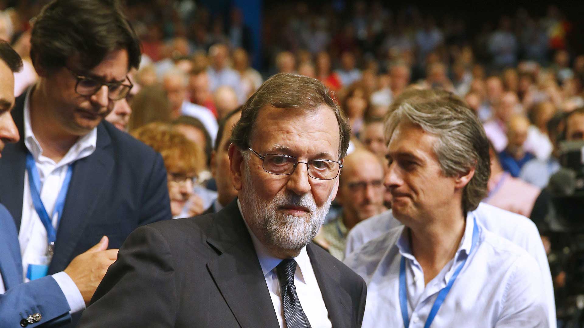 Rajoy se despide de la presidencia del PP prometiendo ser "leal" al partido