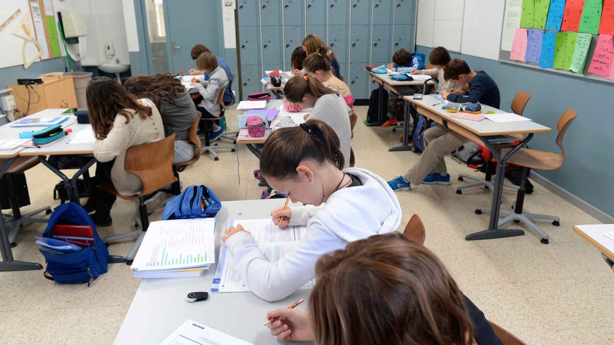 Un estudio vincula sacar buenas notas con la genética