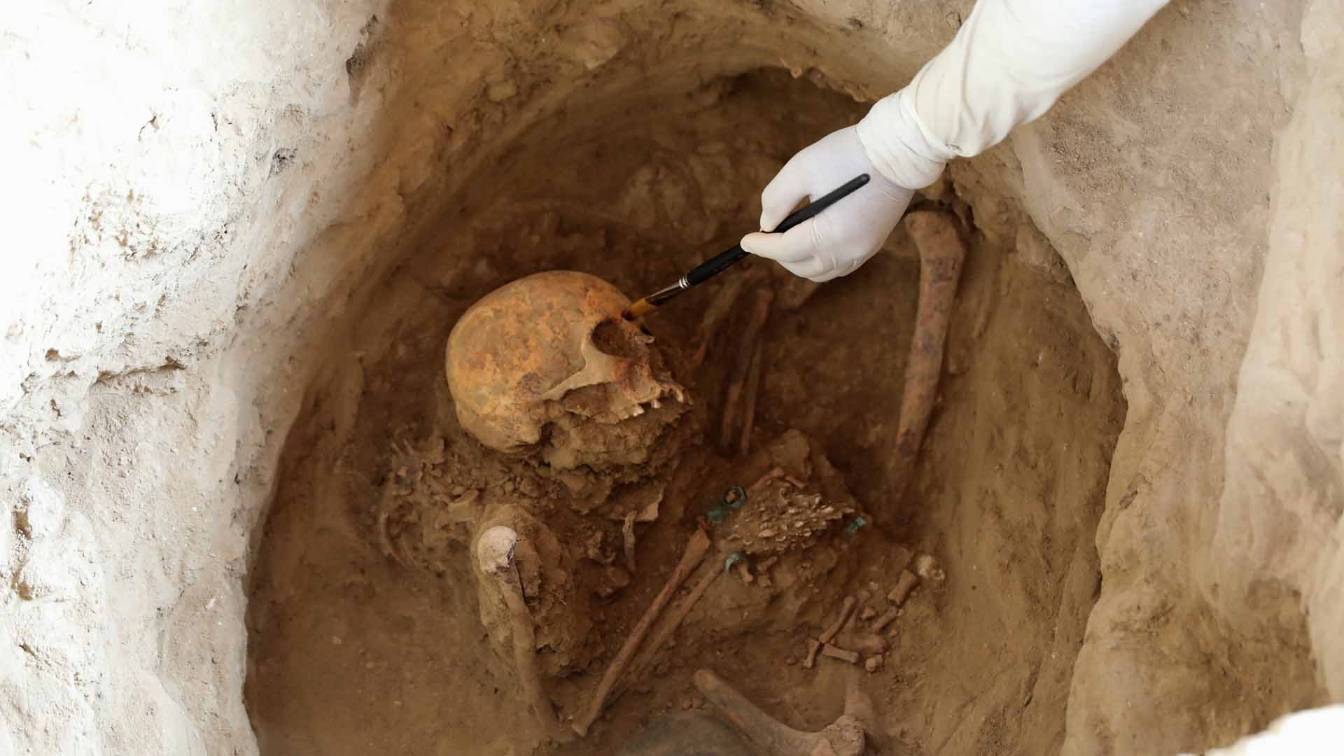 Un grupo de arqueólogos halla en Perú 24 fardos funerarios de la época inca
