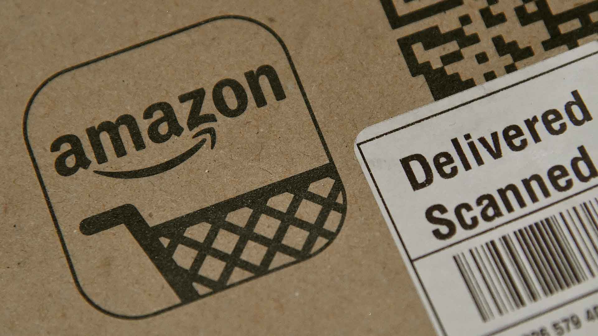 Un informe denuncia la venta de productos con simbología nazi en Amazon