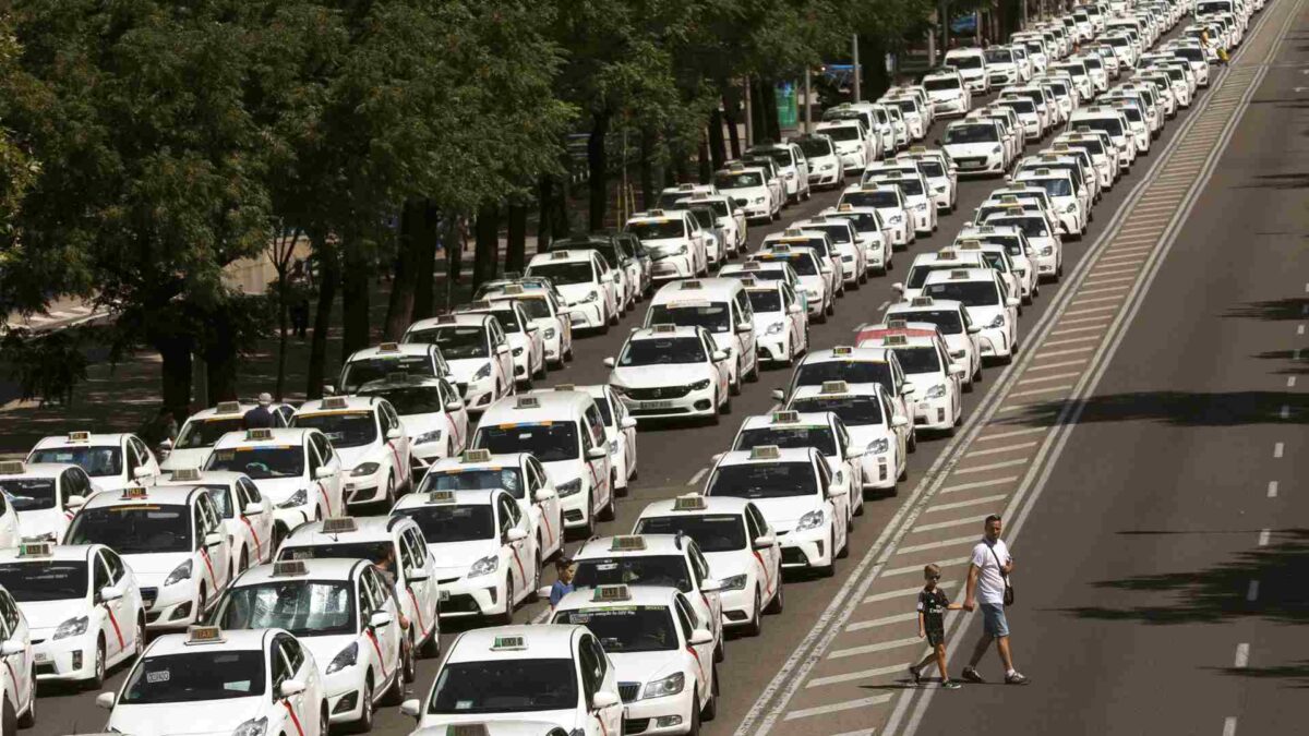 Una nueva jornada de huelga de los taxistas mantiene bloqueadas varias ciudades españolas