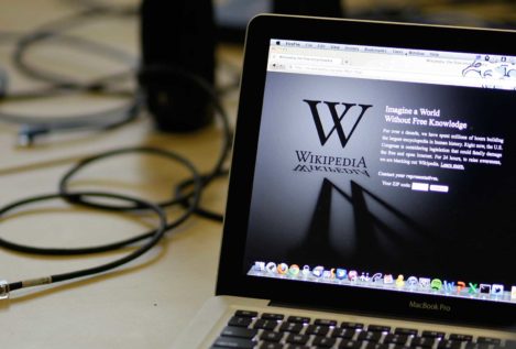 Wikipedia cierra temporalmente en España como protesta contra la ley europea de derechos de autor