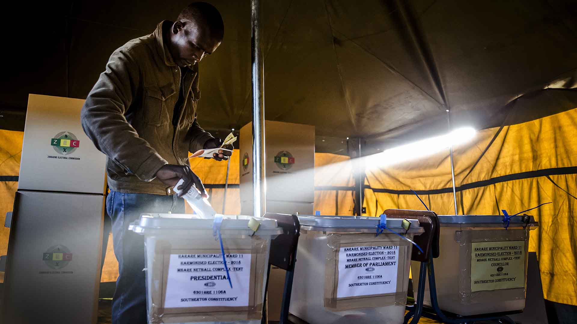 Zimbabue celebra unas elecciones generales históricas sin Mugabe como candidato