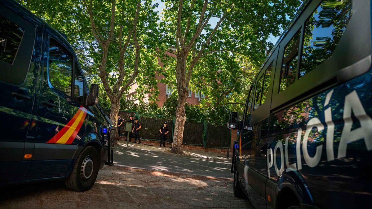 La Policía detiene a dos italianos por ocultar a seis migrantes en una caravana en Santander