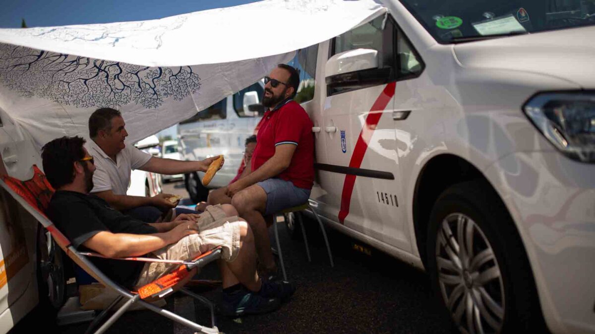 Los taxistas de Madrid y Barcelona levantan la huelga