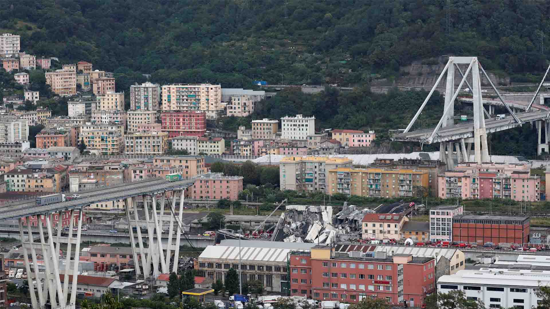 Al menos 30 muertos tras desplomarse un viaducto en una autopista de Génova