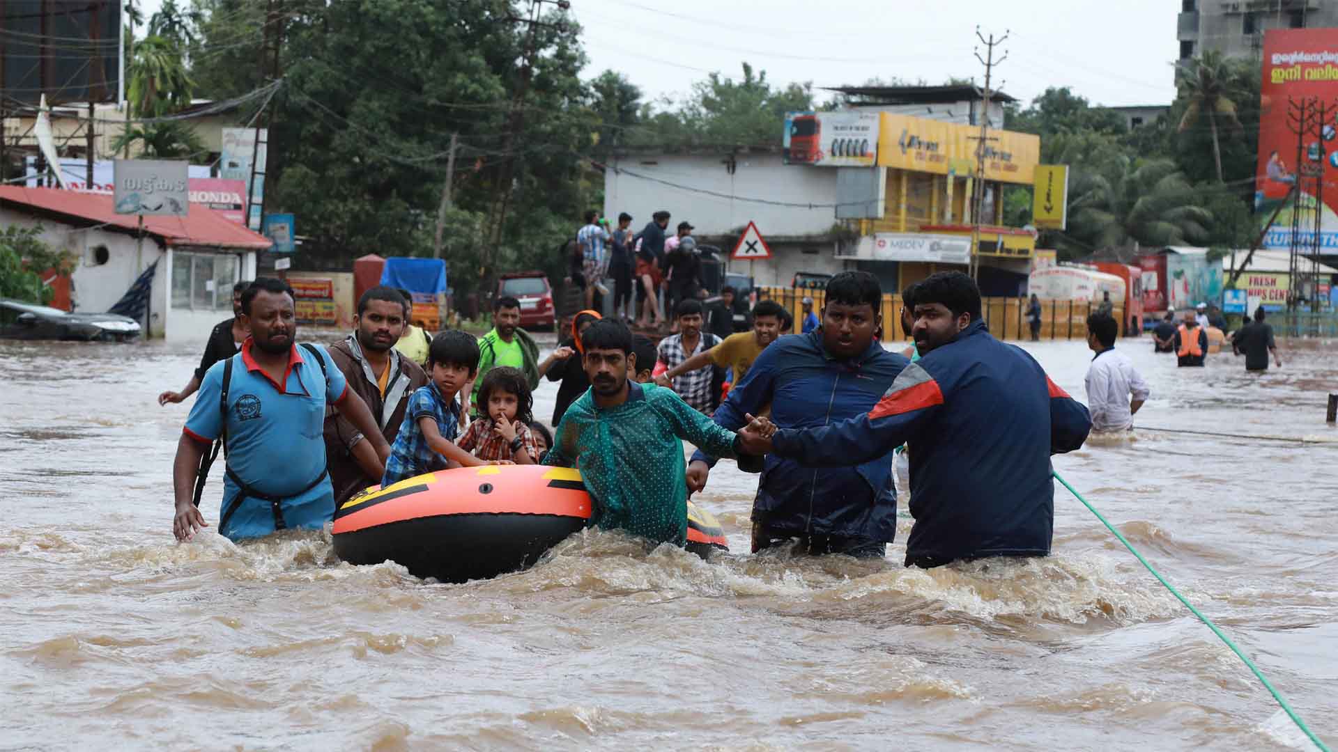 Ascienden a 357 los muertos por las inundaciones en India