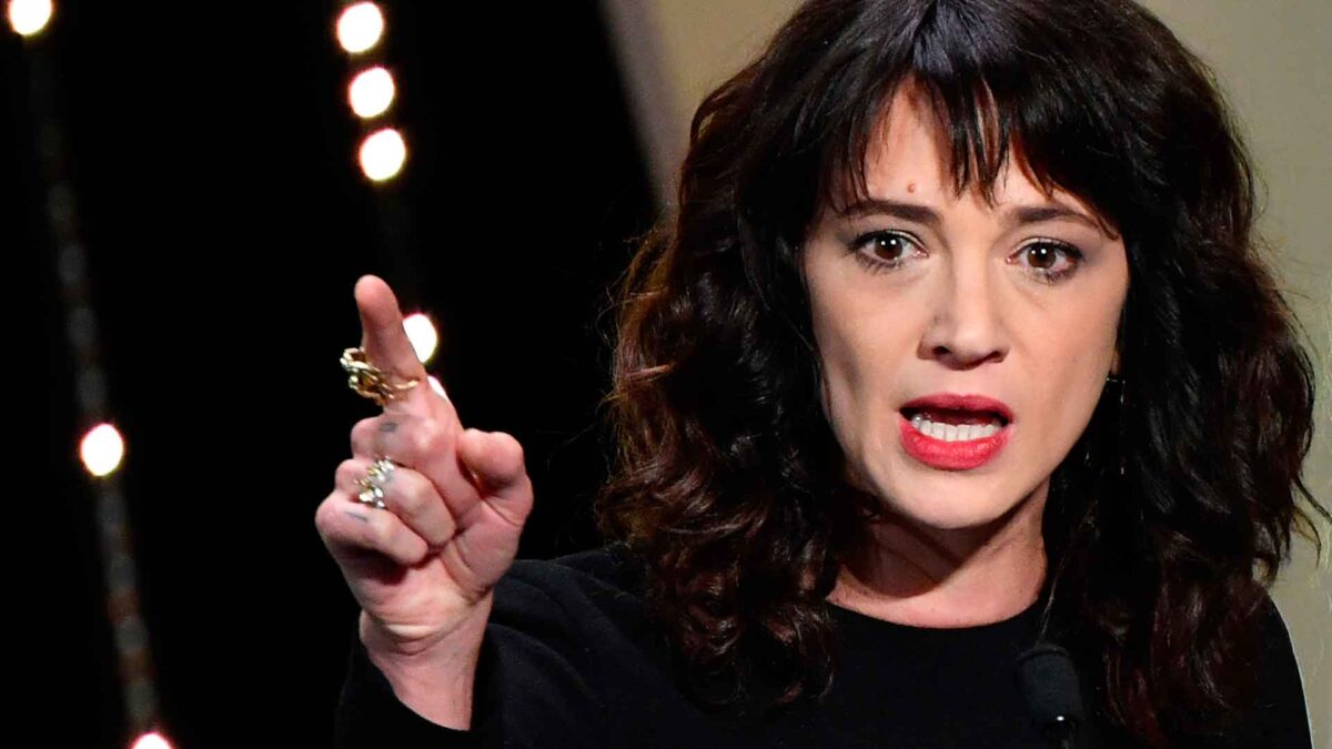 Asia Argento acepta que dio dinero a Jimmy Bennett pero no por relaciones sexuales