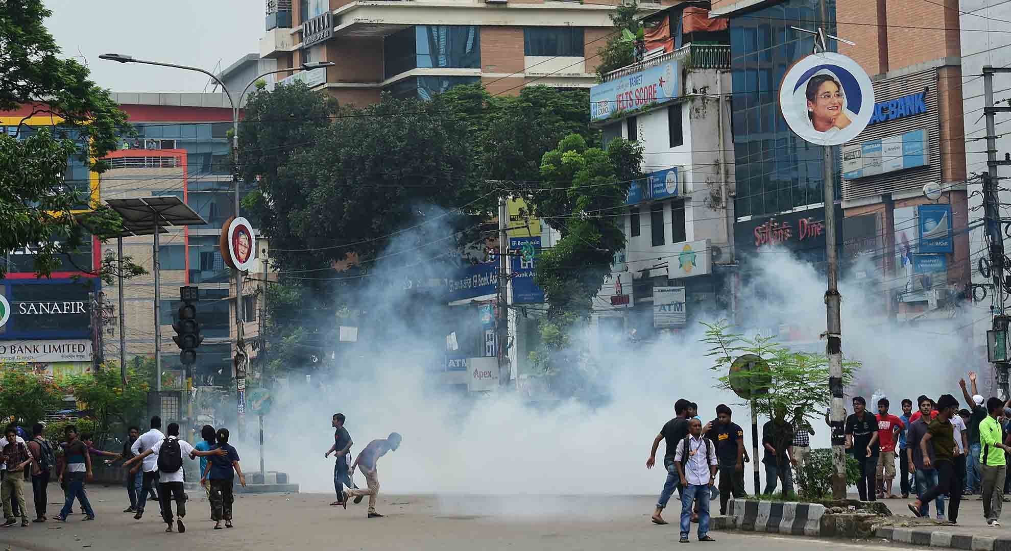 Bangladesh corta la cobertura móvil de internet para parar las protestas estudiantiles