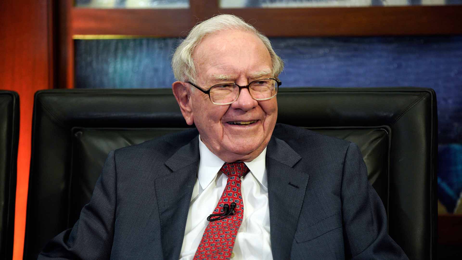 Nace una cuenta falsa del magnate Warren Buffett y se hace viral por sus valiosos consejos para la vida