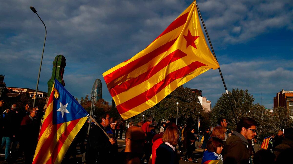 Cada ‘estelada’ en su casa y ‘la senyera’ en la de todos