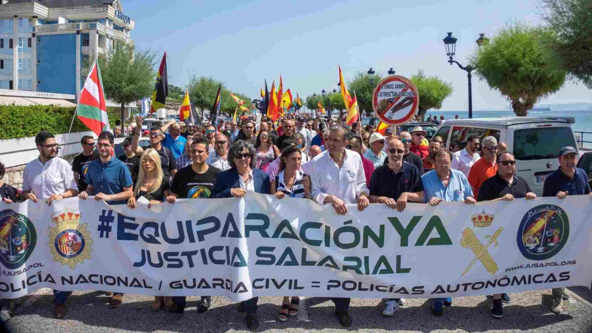 Cientos de policías y guardias civiles se manifiestan por una equiparación “salarial real”