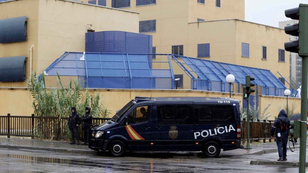 Detenidos 5 de los 16 inmigrantes fugados del CIE de Aluche