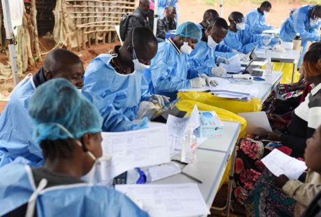Aumentan a 88 los muertos por el brote de ébola extendido entre el Congo y Uganda