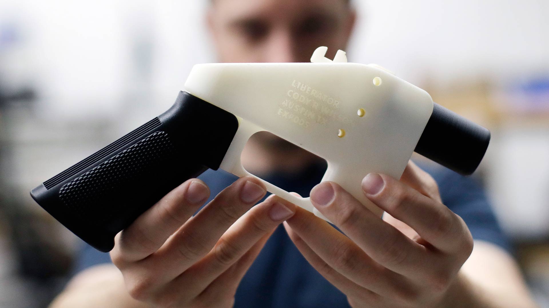 Facebook toma medidas para evitar el intercambio de planos de armas en 3D