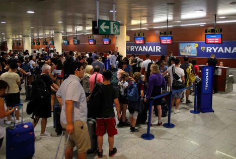 Facua denuncia a Ryanair por cobrar por el equipaje de mano
