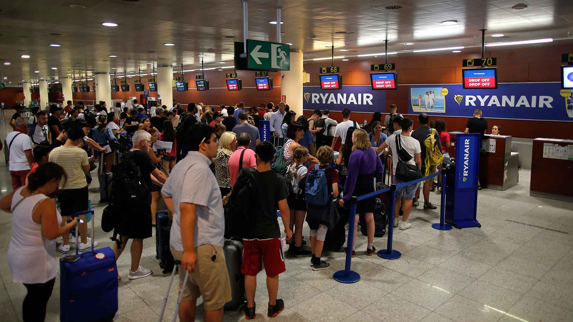 Facua denuncia a Ryanair por cobrar por el equipaje de mano