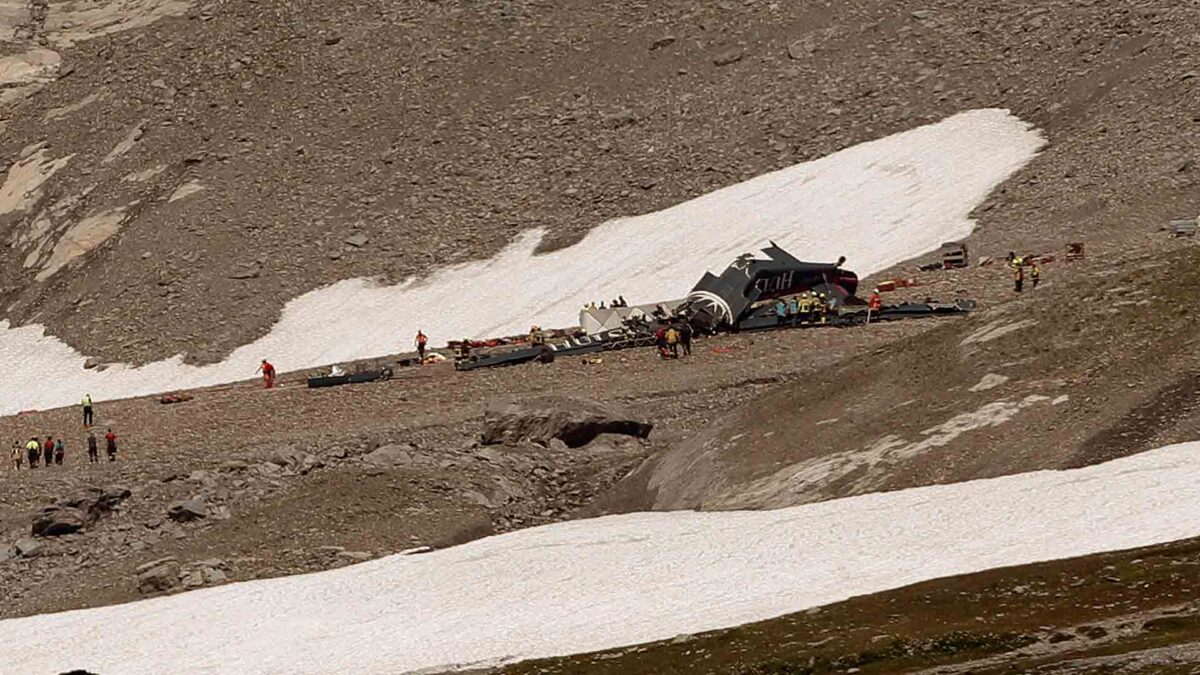 Fallecen 20 personas en un accidente de un avión militar antiguo en Suiza