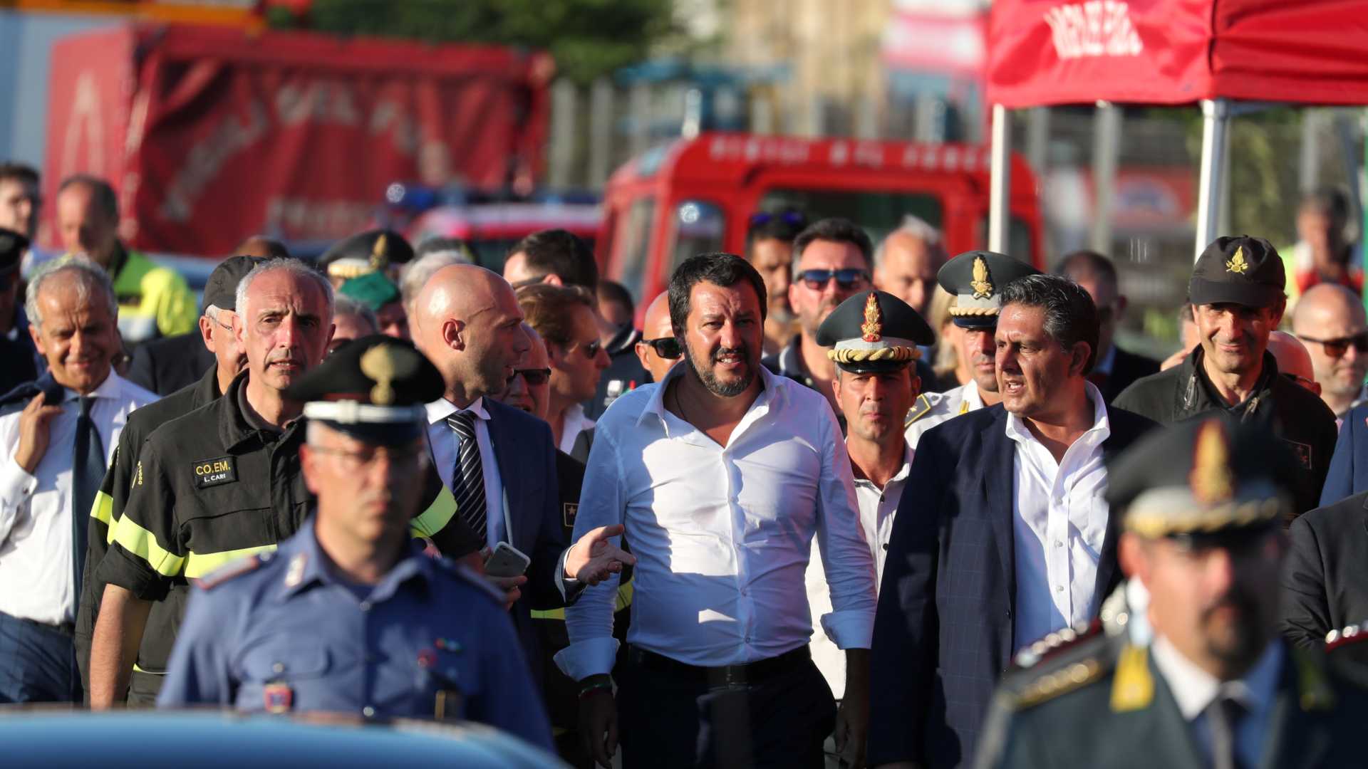 Indignación en Italia tras conocerse que Salvini se fue de fiesta tras el accidente de Génova