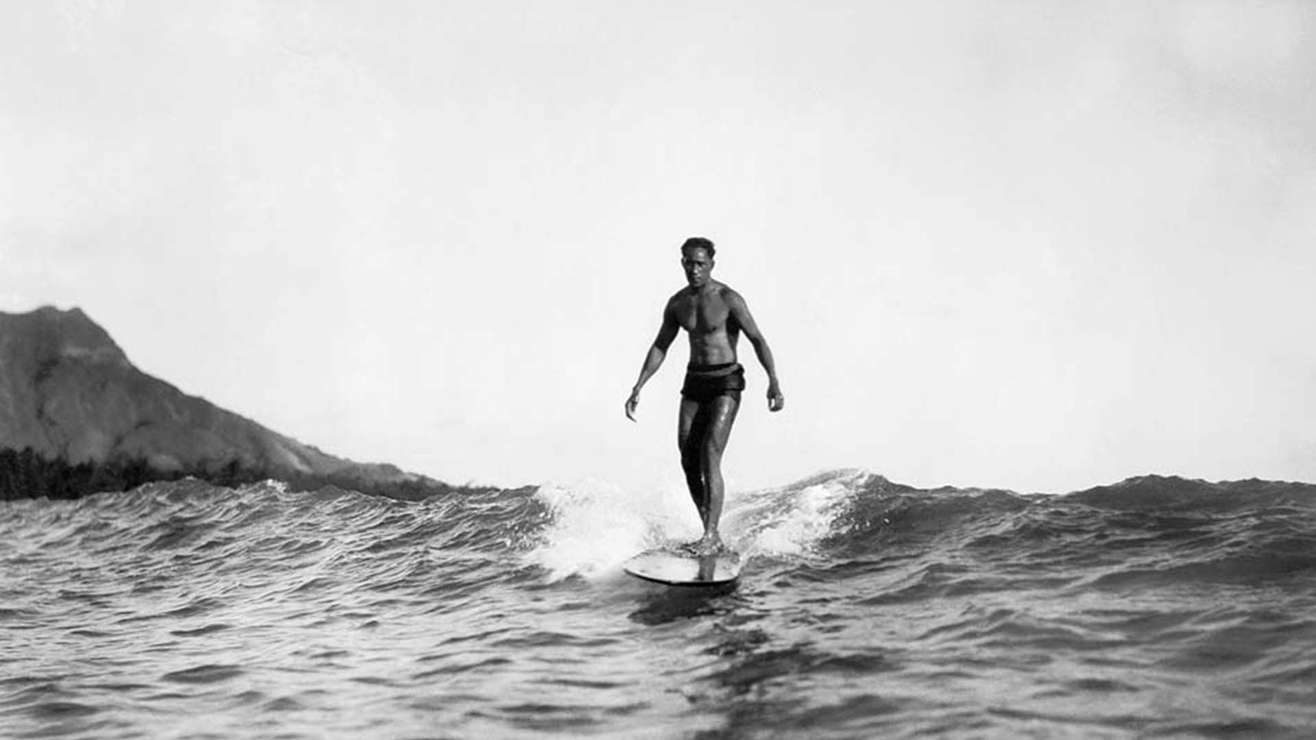 Jack London y el surf: El escritor que llevó un deporte de reyes a California