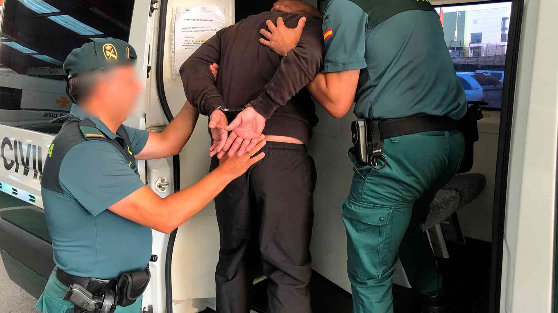 La Guardia Civil busca a un preso fugado en Zaragoza durante un traslado