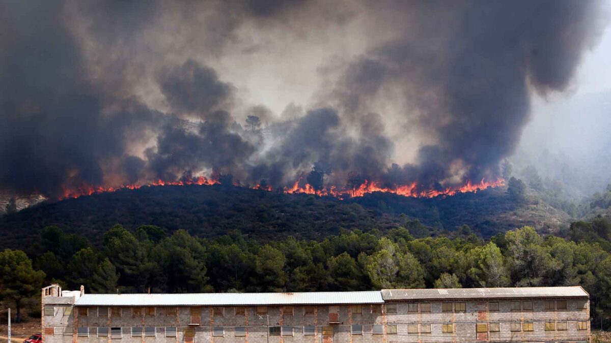 Llutxent pide ayudas al Gobierno para la zona afectada por el incendio, ya estabilizado