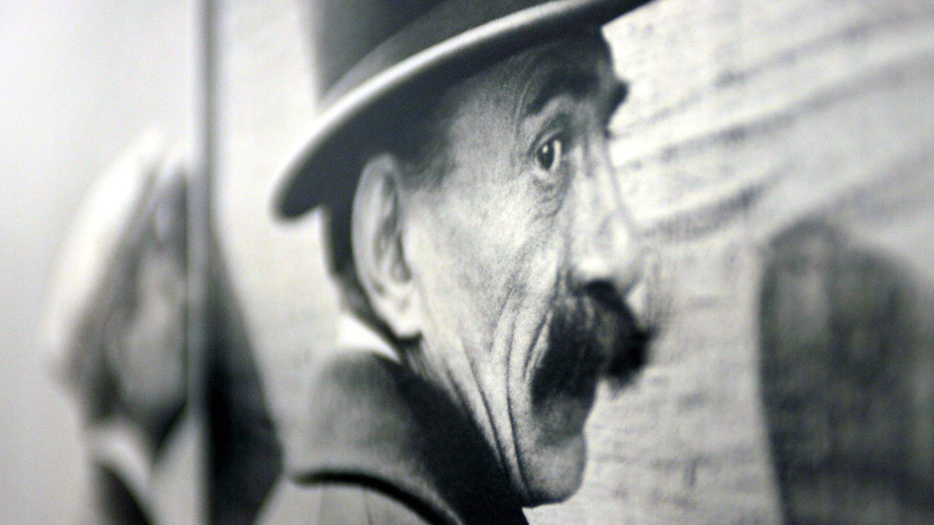 Los instantes decisivos de Henri Cartier-Bresson, padre del fotorreportaje y ojo del siglo XX