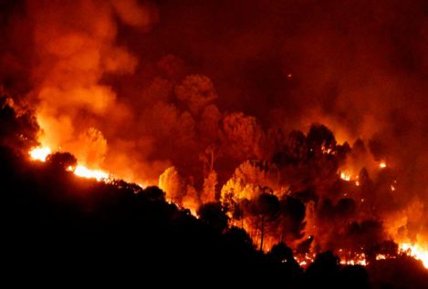 Más de 200 efectivos trabajan para extinguir un nuevo incendio en Huelva
