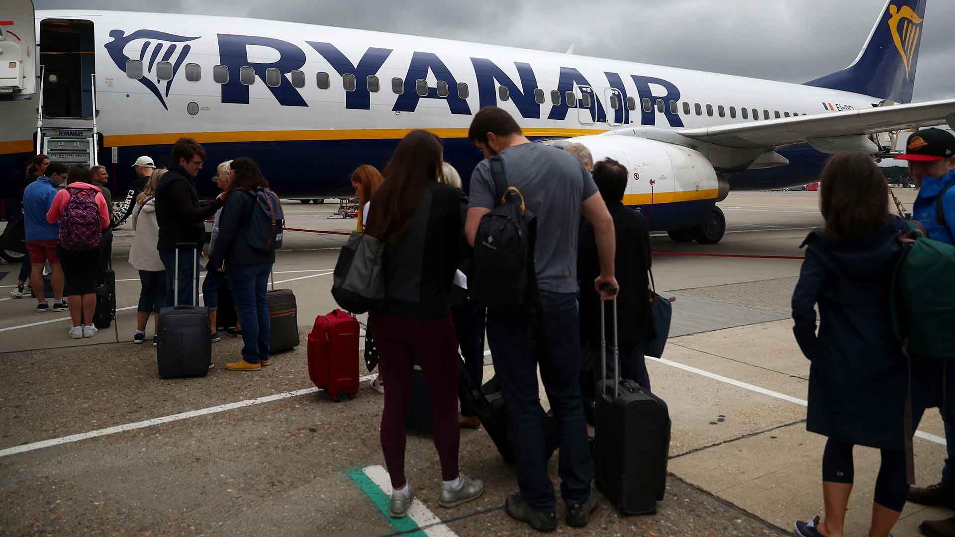 Ryanair cobrará por llevar equipaje de mano a partir de noviembre