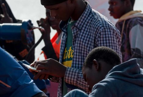 Smartphones: salvavidas y condena en la crisis migratoria