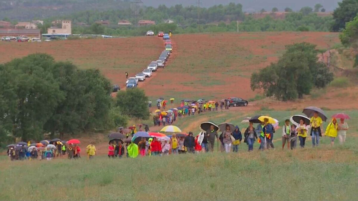 Cientos de personas se concentran en la cárcel de Lledoners cuando se cumple un año de los atentados en Cataluña