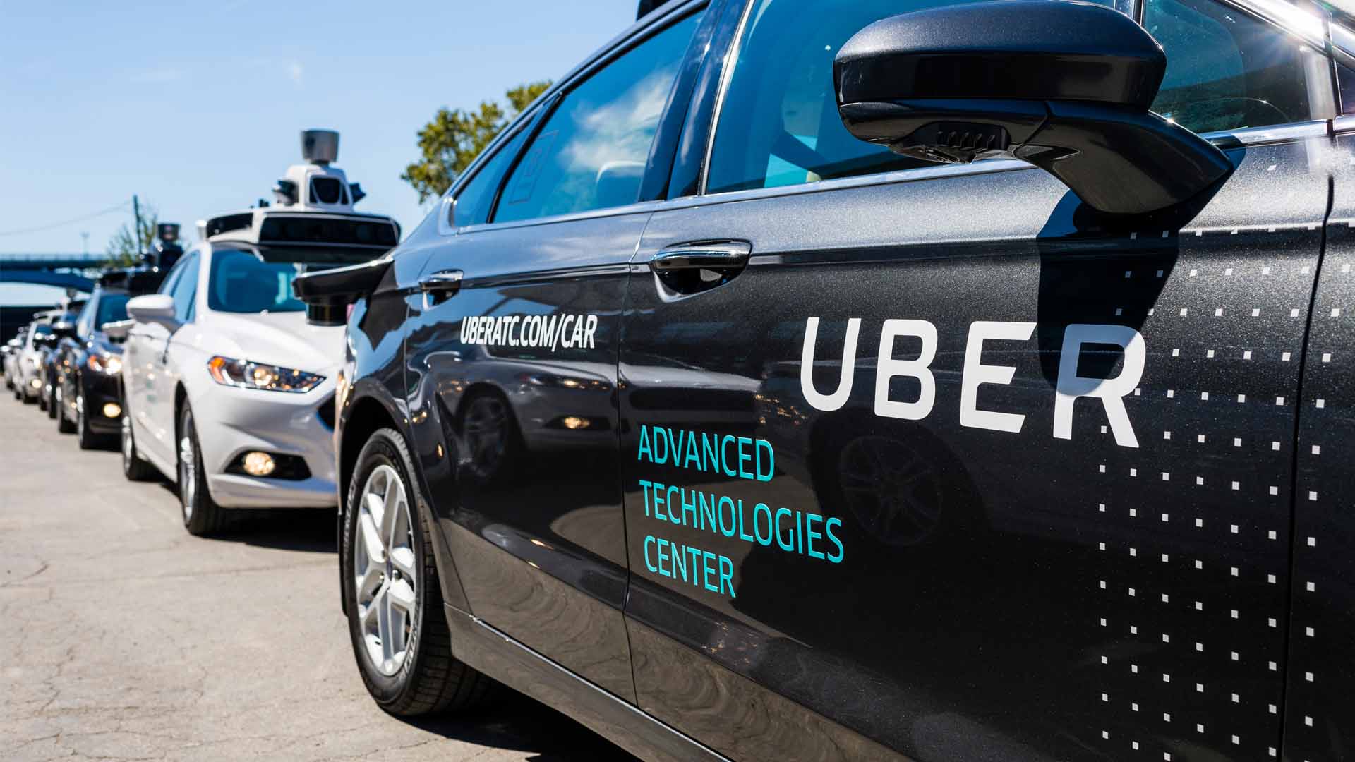 Toyota invierte 500 millones de dólares en Uber para desarrollar coches sin conductor