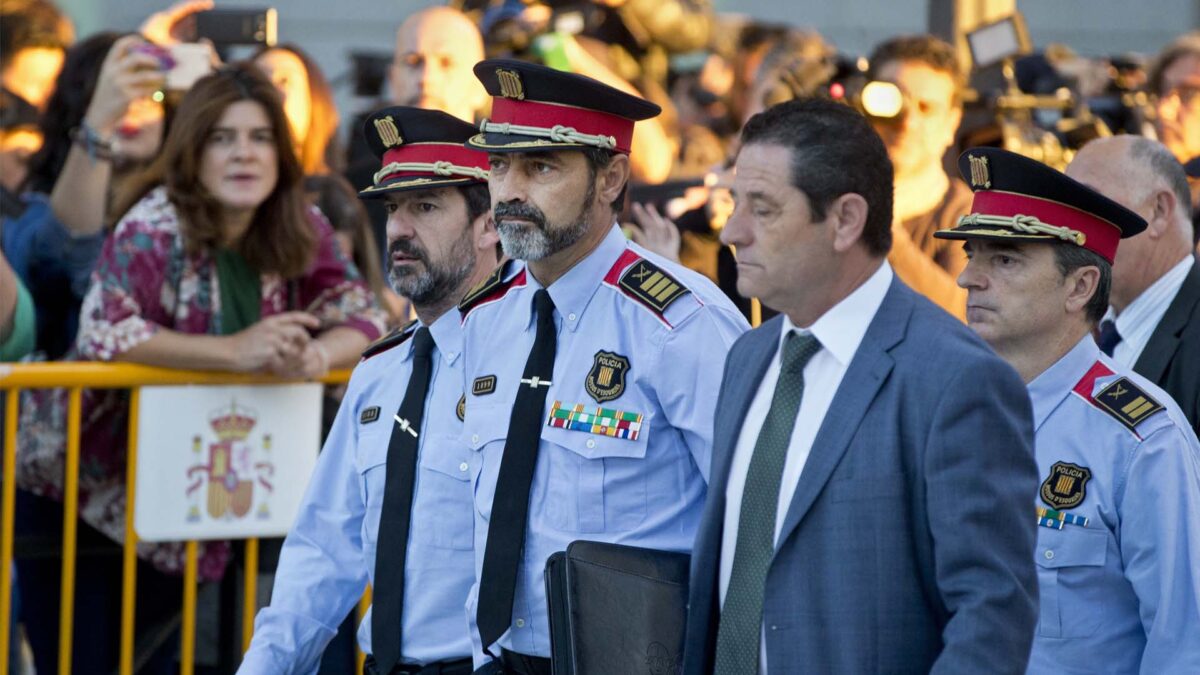 Un juez pide a los Mossos el contenido de su «chat de mandos» sobre el 1-O