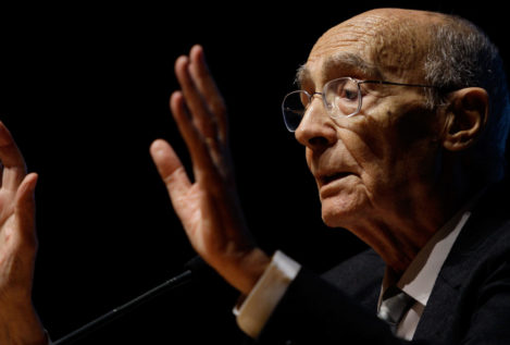 Un libro contará la "locura" que rodeó al Nobel de Saramago