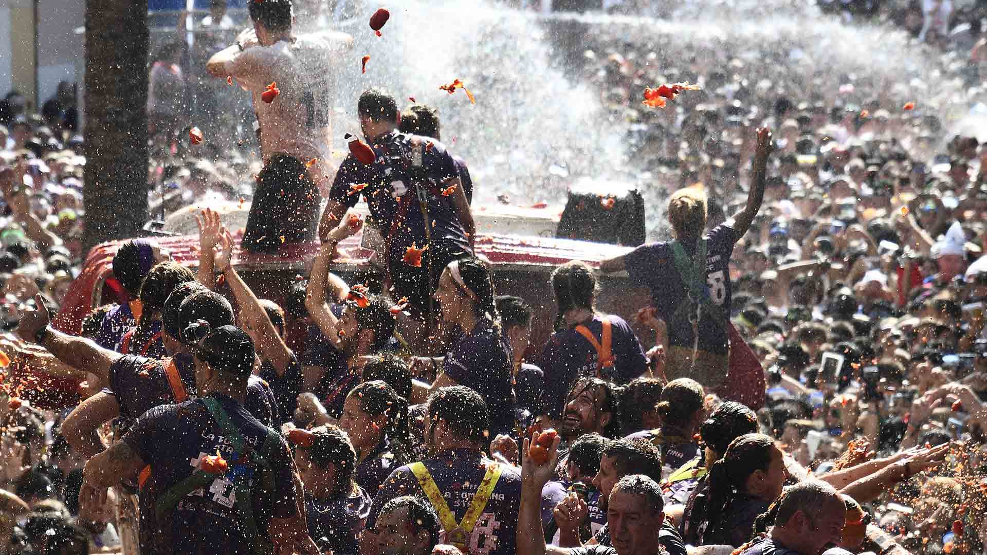 Unas 22.000 personas participan en la Tomatina de Buñol