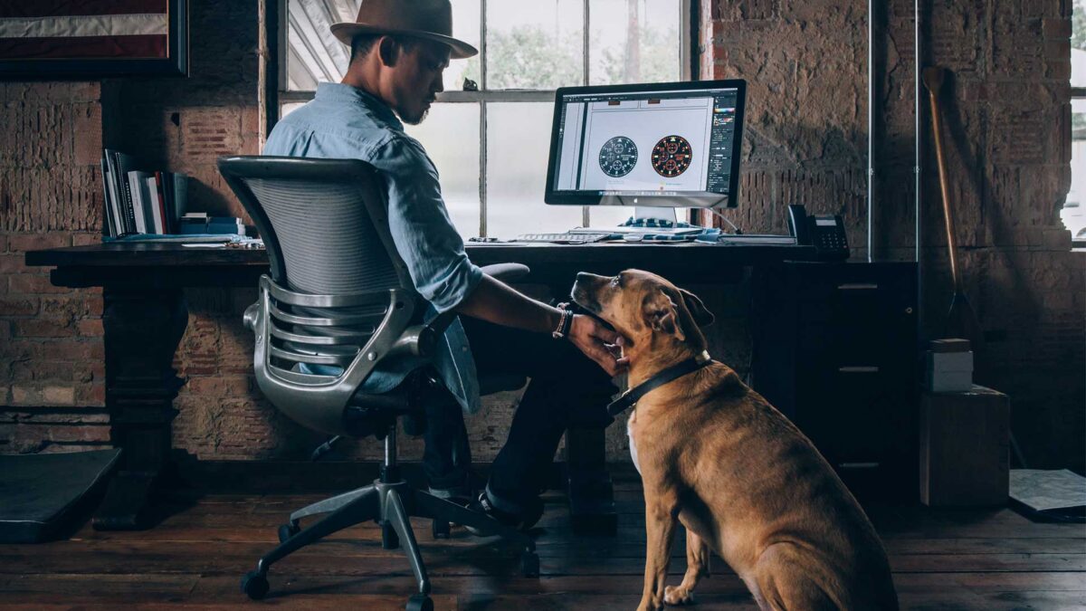 Los millennials prefieren llevar a su perro al trabajo que tener un coche de empresa