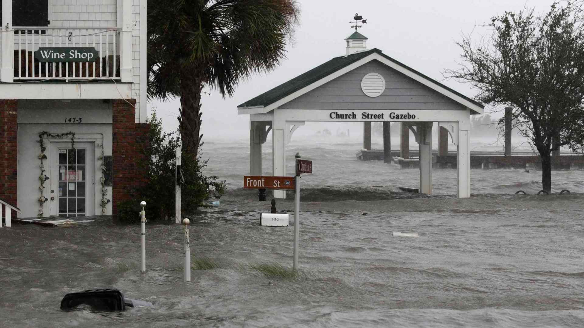 Al menos cinco muertos tras la llegada del huracán Florence a la costa de Estados Unidos